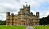 Det mektige slottet bærer navnet Highclere Castle i virkeligheten. Foto: Elisabeth Bergskaug/ABC Nyheter