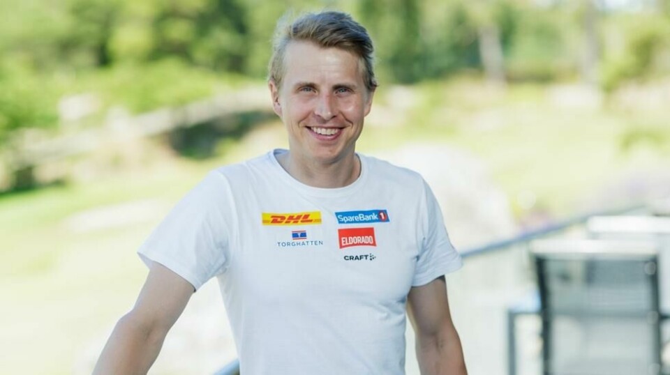 Simen Hegstad Krüger avbildet på et pressetreff nylig. I helgen giftet langrennsstjernen seg. Foto: Thomas Andersen / NTB
