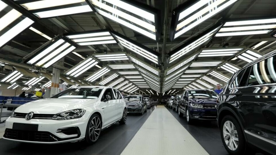 Den tyske regjeringen vil hjelpe Volkswagen gjennom spareprosessen, men hovedansvaret hviler på selskapet selv, sier økonomiministeren. Foto: Michael Sohn / AP / NTB