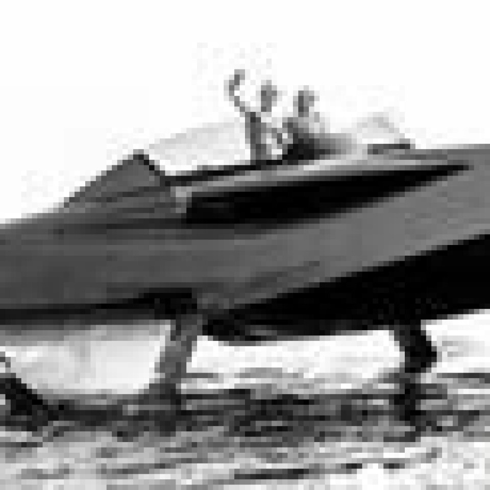 Om du vil føle deg som James Bond på sjøen i sommer, så kommer du nok ikke nærmere enn med den ny-lanserte hydrofoilen Foiler Spirit. Om du vil føle deg som James Bond på sjøen i sommer, så kommer du nok ikke nærmere enn med den ny-lanserte hydrofoilen Foiler Spirit. Foto: foiler.com