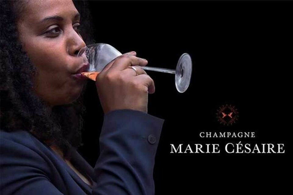 Med sin Champagne Marie Césaire er Marie-Inès Romelle sin egen reklamefigur for en søtere og mykere champagne. - Min vin er rund og mild, akkurat som meg, sier hun Med sin Champagne Marie Césaire er Marie-Inès Romelle sin egen reklamefigur for en søtere og mykere champagne. - Min vin er rund og mild, akkurat som meg, sier hun Foto: Facebook