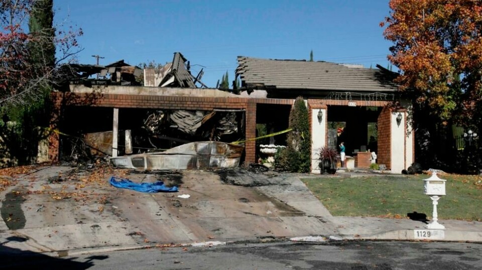 Restene av det nedbrente huset i Covina, California, fredag 26. desember 2008, som ble satt i brann på julaften.