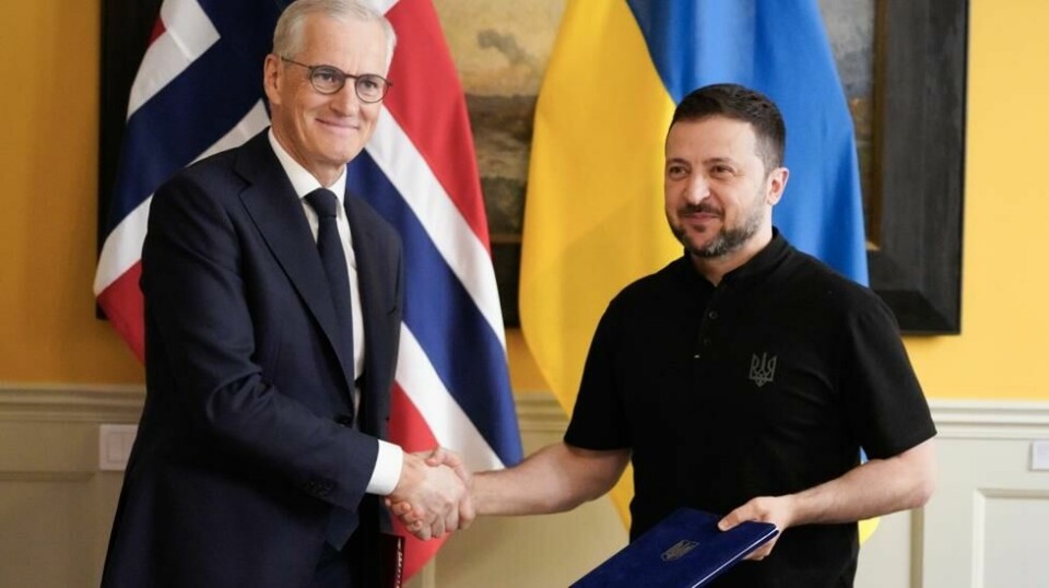 Statsminister Jonas Gahr Støre og Ukrainas president Volodymyr Zelenskyj etter at de hadde signert den bilaterale sikkerhetsavtalen i Stockholm fredag. Foto: Ole Berg-Rusten / NTB / POOL