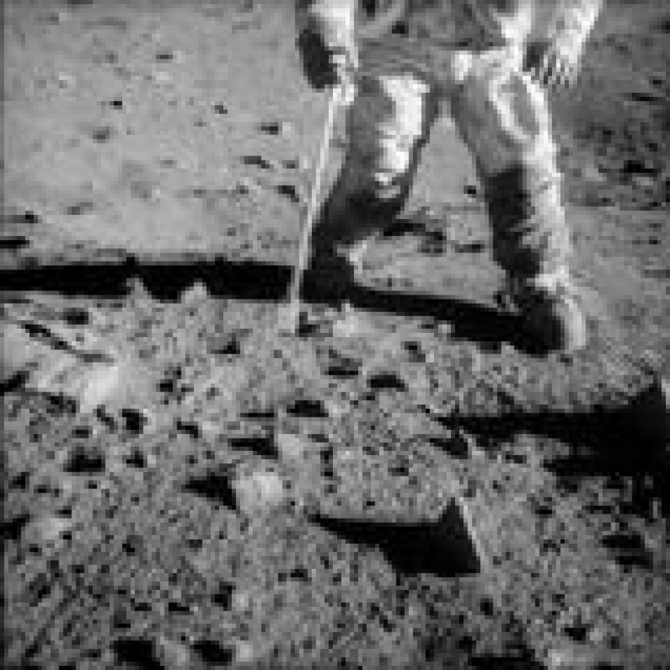 Funnene kan vise seg å bli viktig for fremtidige måneekspedisjoner. Her er astronaut Charles Conrad Jr. på Månen med Apollo 12 i 1969. Foto: Nasa. Funnene kan vise seg å bli viktig for fremtidige måneekspedisjoner. Her er astronaut Charles Conrad Jr. på Månen med Apollo 12 i 1969. Foto: Nasa.