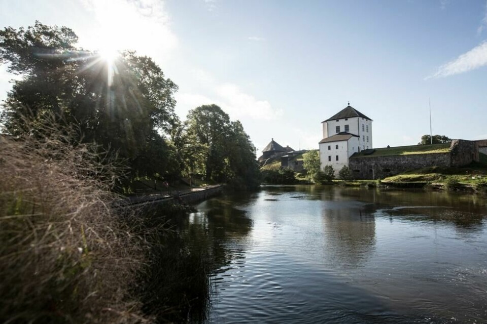 Nyköpingshus er en festning etablert på 1100-tallet. Det var her den svenske kongen Birger Magnusson låste brødrene sine inn i et tårn for å sulte, og kastet nøkkelen i elva. Den grufulle hendelsen er kjent som «Nyköpings Gästabud». Det er mange historiske steder å besøke i Sverige, for alle som er interessert i historie. Nyköpingshus er en festning etablert på 1100-tallet. Det var her den svenske kongen Birger Magnusson låste brødrene sine inn i et tårn for å sulte, og kastet nøkkelen i elva. Den grufulle hendelsen er kjent som «Nyköpings Gästabud». Det er mange historiske steder å besøke i Sverige, for alle som er interessert i historie. Foto: Tina Stafrén / imagebank.sweden.se