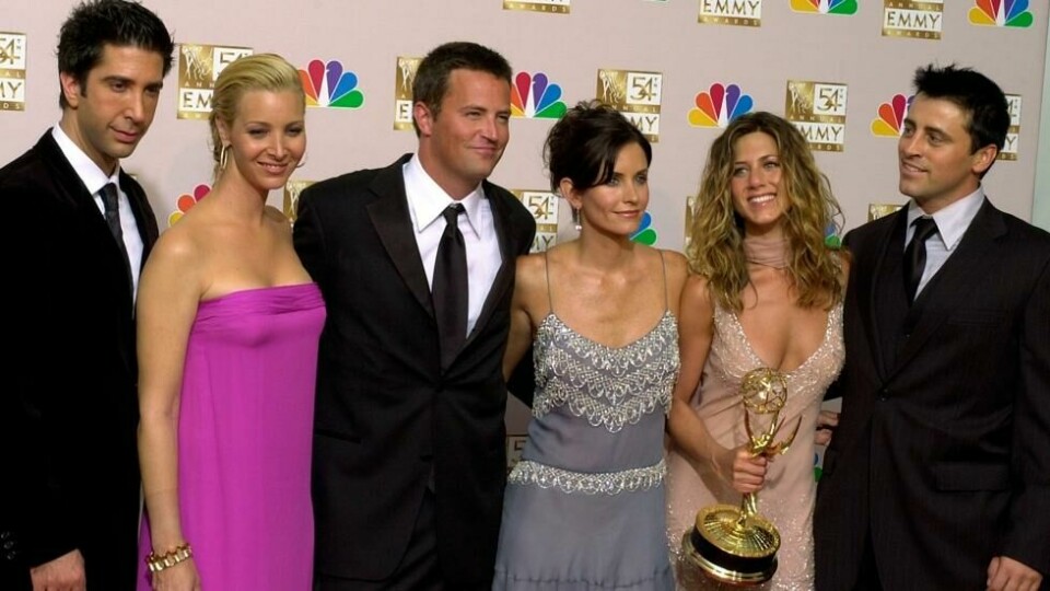 De ti sesongene med «Friends» ble sendt fra 1994 til 2004. Bildet viser David Schwimmer, Lisa Kudrow, Matthew Perry, Courteney Cox Arquette, Jennifer Aniston og Matt LeBlanc i 2002. Foto: Reed Saxon / AP / NTB scanpix De ti sesongene med «Friends» ble sendt fra 1994 til 2004. Bildet viser David Schwimmer, Lisa Kudrow, Matthew Perry, Courteney Cox Arquette, Jennifer Aniston og Matt LeBlanc i 2002. Foto: Reed Saxon / AP / NTB scanpix Foto: NTB scanpix