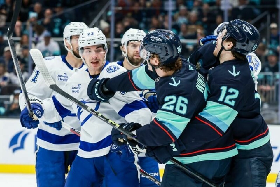 Tampa Bay Lightning i hvite drakter vant lørdagens NHL-kamp borte mot Seattle Kraken.