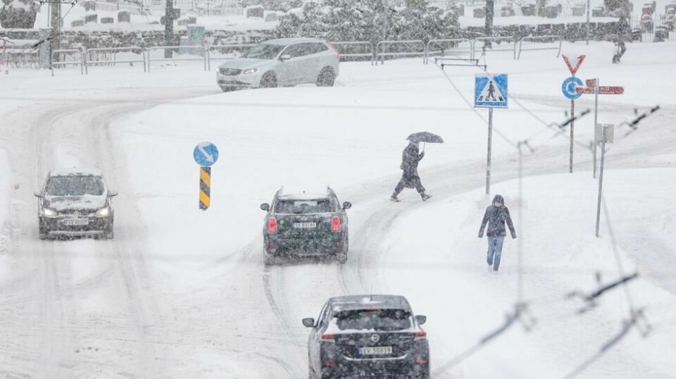 Slik så det ut i Bergen tirsdag. Torsdag og fredag kommer det mer snø og det er sendt ut gult farevarsel. Foto: Paul S. Amundsen / NTB