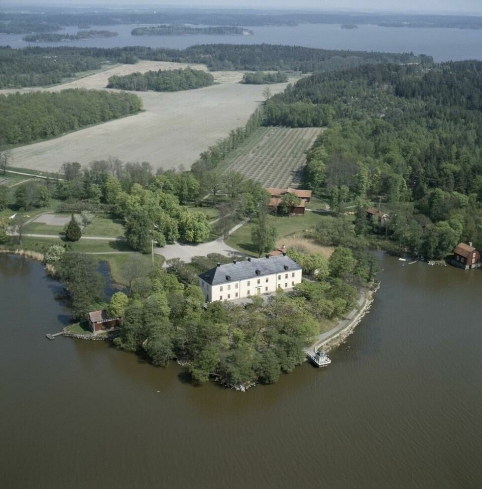 Grönsöö slott ved Mälaren, Kungs-Husby, Uppland. Grönsöö slott ved Mälaren, Kungs-Husby, Uppland. Foto: Avena / Upplandsmuseet