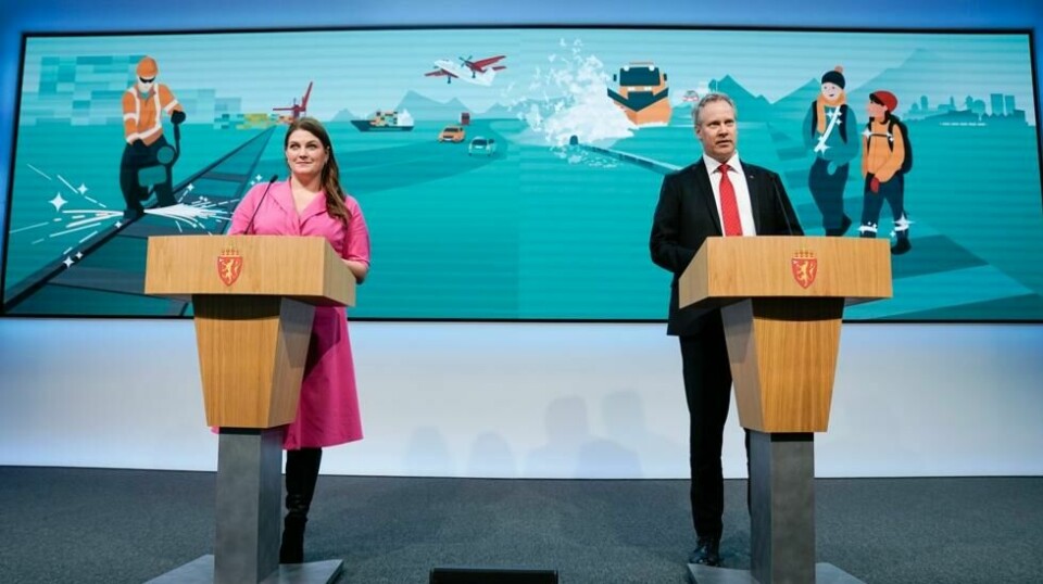 Fiskeri- og havminister Cecilie Myrseth og samferdselsminister Jon-Ivar Nygård la fram stortingsmeldingen om Nasjonal transportplan fredag. Foto: Stian Lysberg Solum / NTB