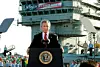 Daværende president George W. Bushs herostratisk berømte erklæring om at «oppdraget var utført» i Irak, 2. mai 2003. Scanpix/AP.