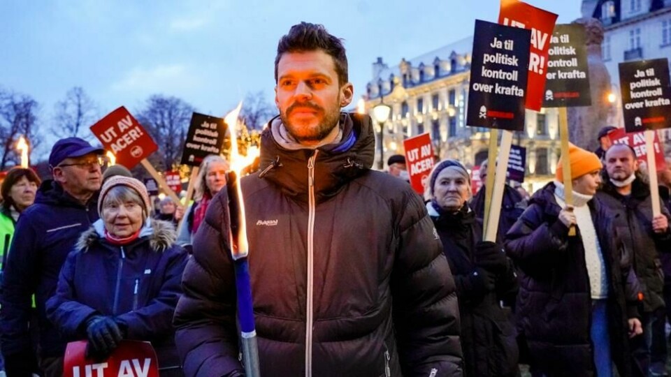 Leder i Rødt, Bjørnar Moxnes, under markeringen på Eidsvolls plass i protest mot de høye strømprisene. Leder i Rødt, Bjørnar Moxnes, under markeringen på Eidsvolls plass i protest mot de høye strømprisene. Foto: Terje Bendiksby / NTB