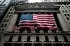 Det amerikanske flagget utenfor børsen på Wall Street. NTB Scanpix/AFP.
