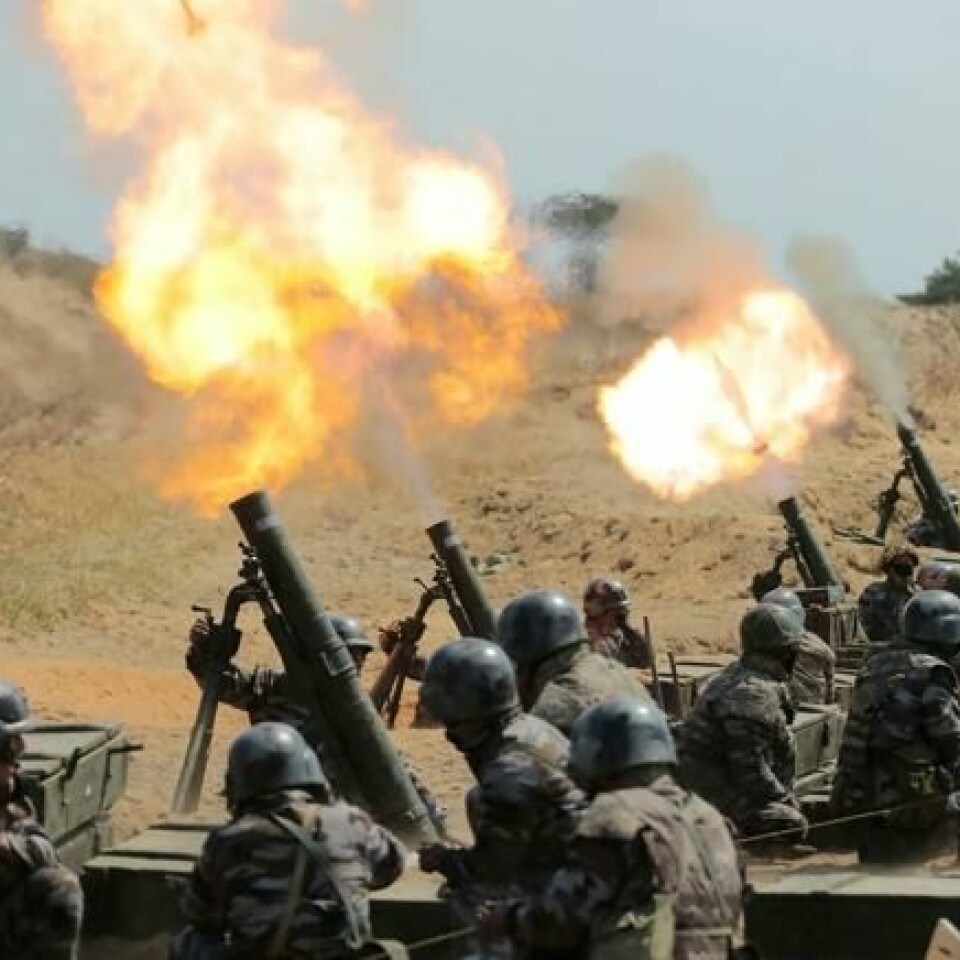 Øvelse med granatkastere i Nord-Korea 19. april 2020. Propagandafoto kan gi verdifull informasjon om hva som foregår i landet. NTB Scanpix/AP. Øvelse med granatkastere i Nord-Korea 19. april 2020. Propagandafoto kan gi verdifull informasjon om hva som foregår i landet. NTB Scanpix/AP.