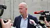 Tom Hagens forsvarer, advokat Svein Holden, møtte pressen utenfor Oslo fengsel fredag. Foto: Ørn E. Borgen / NTB scanpix