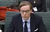 Direktør i Cambridge Analytica, Alexander Nix, vitner for Mediekomiteen i det britiske parlamentet 27. februar i år. Stillbilde fra parlamentets video. Scanpix/AFP.