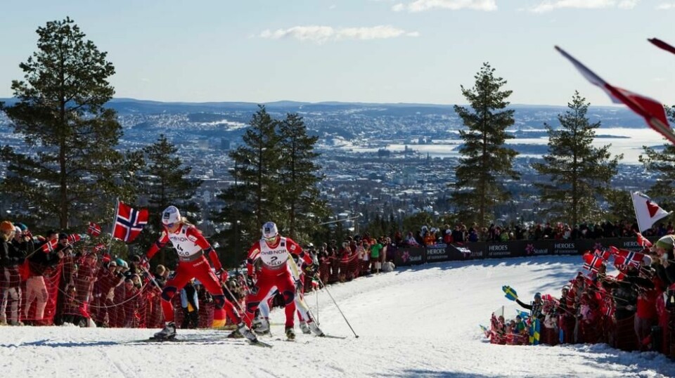 Slik så det ut da Oslo arrangerte ski-VM i 2011. Her er Therese Johaug og Marit Bjørgen i aksjon under langrennsjentenes tremil.