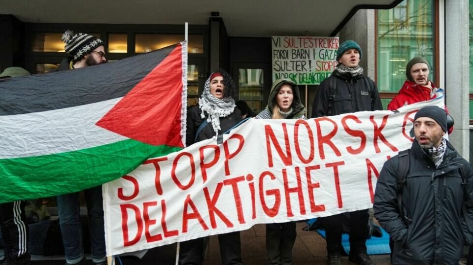 Gaza-demonstrasjon utenfor Stortinget fredag morgen. Foto: Ole Berg-Rusten / NTB