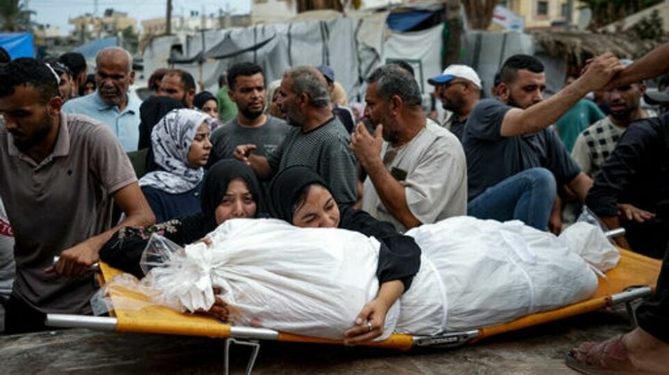 53 barn, 23 kvinner og 48 menn er i gjennomsnitt drept hver eneste dag siden Israel innledet angrepene mot Gaza for 326 dager siden. Foto: AP / NTB