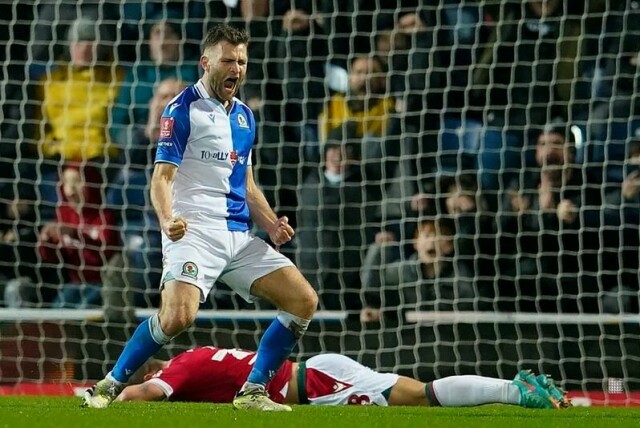 Sondre Tronstad scoret to mål for Blackburn.