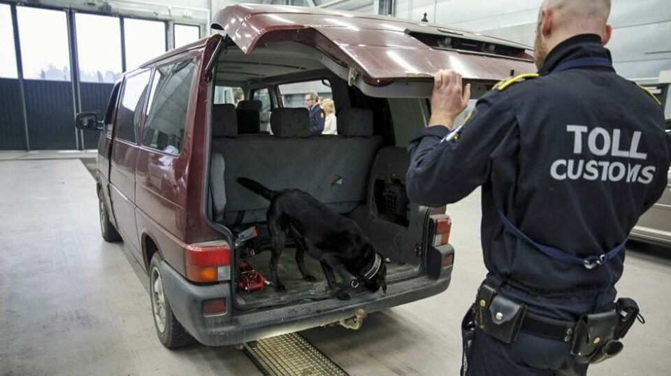 Tollvesenet har kjøpt et dataprogram som blant annet skal koble informasjon om sjåfører slik at kontrollene blir mer målrettet ved grensa. Det kan komme til å koste 300 millioner kroner.