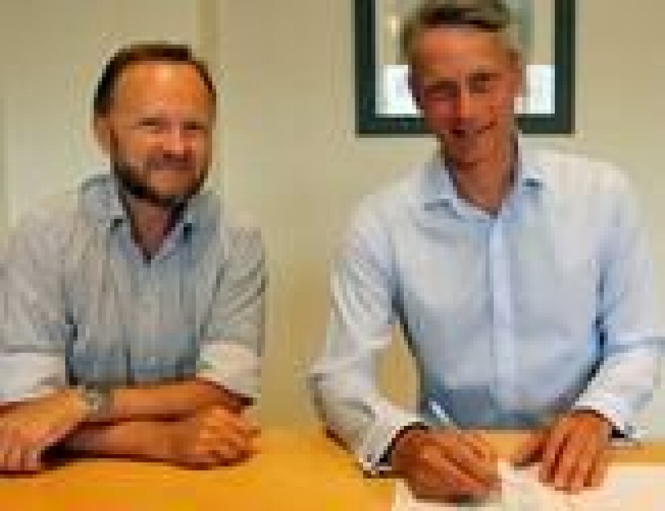 Tolletatens IT-direktør Jan Erik Ressem (tv.) har stor tro på Panatir. Her undertegner han kontrakten sammen med Eivind Kloster-Jensen, avdelingsdirektør i Tolletatens etterretningssenter. Tolletatens IT-direktør Jan Erik Ressem (tv.) har stor tro på Panatir. Her undertegner han kontrakten sammen med Eivind Kloster-Jensen, avdelingsdirektør i Tolletatens etterretningssenter. Foto: Tolletaten