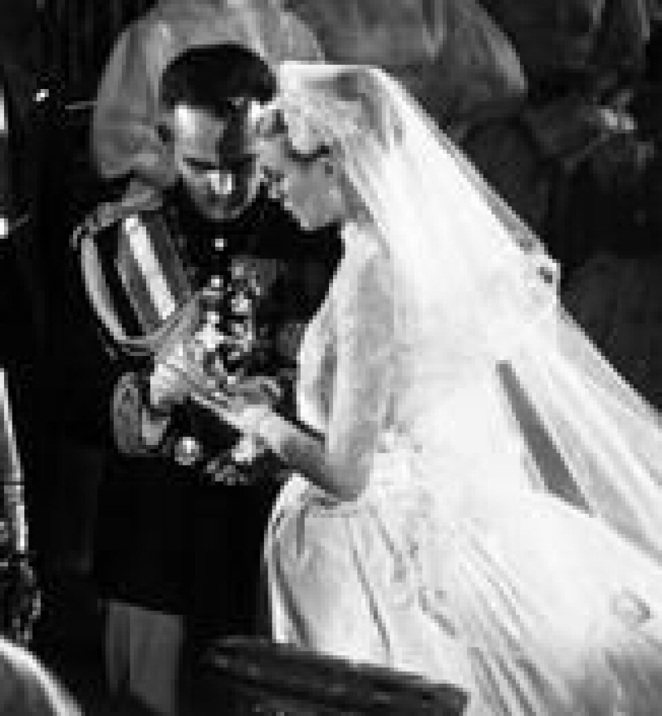 Grace Kelly pensjonerte seg som skuespillerinne som 26-åring etter å ha giftet seg med fyrst Rainier III av Monaco 19. april 1956. Foto: AP Grace Kelly pensjonerte seg som skuespillerinne som 26-åring etter å ha giftet seg med fyrst Rainier III av Monaco 19. april 1956. Foto: AP
