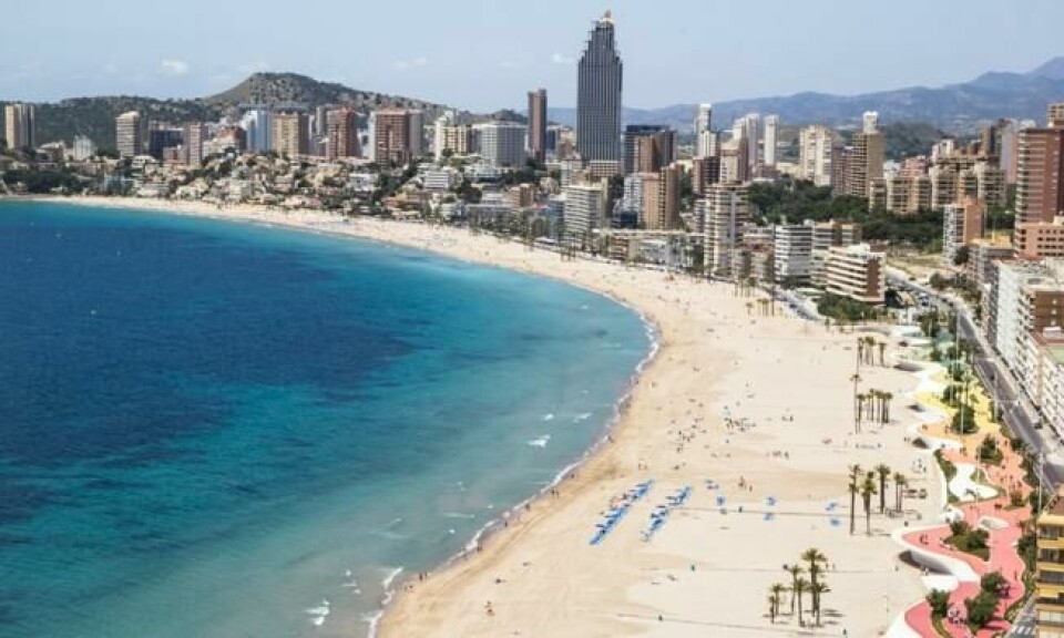 Benidorm ligger sør-øst for Spanias hovedstad Madrid og er en av Costa Blancas turistbyer. Byen hadde 69.010 innbyggere i 2014), hvorav 1/3 av er fastboende turister. Foto: Colourbox Benidorm ligger sør-øst for Spanias hovedstad Madrid og er en av Costa Blancas turistbyer. Byen hadde 69.010 innbyggere i 2014), hvorav 1/3 av er fastboende turister. Foto: Colourbox