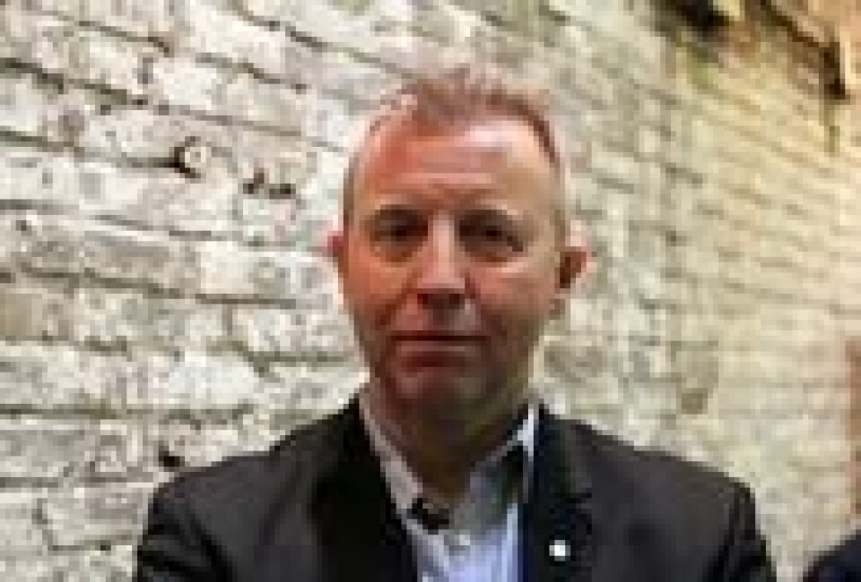 PRIORITERING: Frode Alfheim regner med at norsk kraftbransje ser norsk kraftkrevende industri som så viktig kunde, at de vil prioritere industrien framfor å sende kraft ut gjennom utenlandskabler. PRIORITERING: Frode Alfheim regner med at norsk kraftbransje ser norsk kraftkrevende industri som så viktig kunde, at de vil prioritere industrien framfor å sende kraft ut gjennom utenlandskabler. Foto: Thomas Vermes / ABC Nyheter