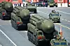 Russlands interkontinentale ballistiske missilsystem RS-24 vises fram på en militærparade under feiringen av seiersdagen i Moskva. Foto: - / AFP