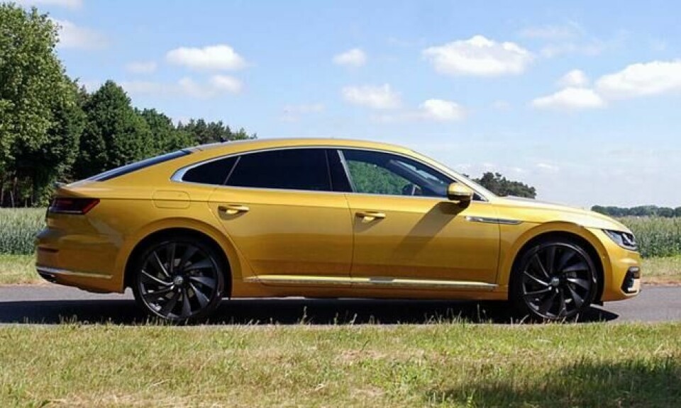 Arteon er en firedørs coupe og erstatter slik sett VW Passat CC / CC som de siste årene ikke har blitt solgt i Norge. Arteon er en firedørs coupe og erstatter slik sett VW Passat CC / CC som de siste årene ikke har blitt solgt i Norge.
