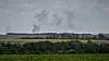 Røyk stiger opp mot himmelen etter beskytning ved den russiske grensen i Sumy-regionen. Foto: REUTERS/Viacheslav Ratynskyi