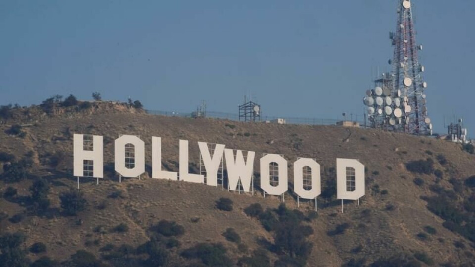 Hollywood-skiltet er ett av flere kjente landemerker i California. Som nå flere dansker ønsker å kjøpe.