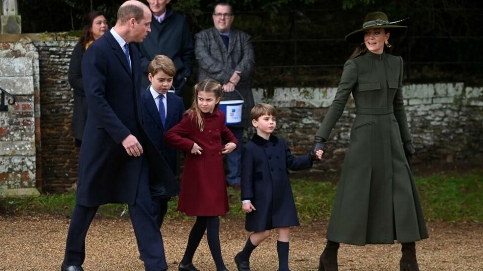 Prins William, prins av Wales, Catherine, prinsesse av Wales, prins George, prinsesse Charlotte og prins Louis deltar på kongefamiliens juledagsgudstjeneste i Sandringham i Øst-England, Storbritannia 25. desember 2022. Prins William, prins av Wales, Catherine, prinsesse av Wales, prins George, prinsesse Charlotte og prins Louis deltar på kongefamiliens juledagsgudstjeneste i Sandringham i Øst-England, Storbritannia 25. desember 2022. Foto: Toby Melville / Reuters / NTB