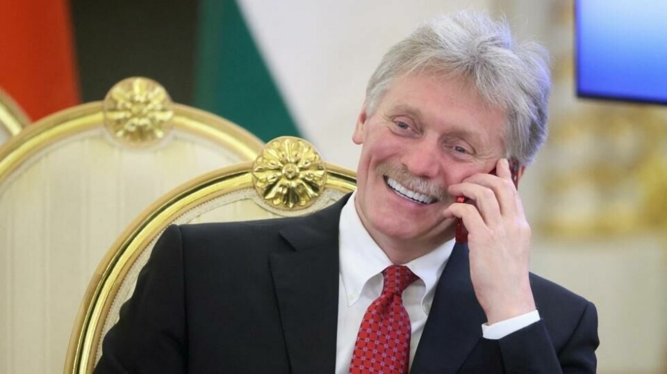 Dmitrij Peskov snakker i telefonen før et møte i Moskva, Russland 25. mai 2023. Illustrasjonsfoto.