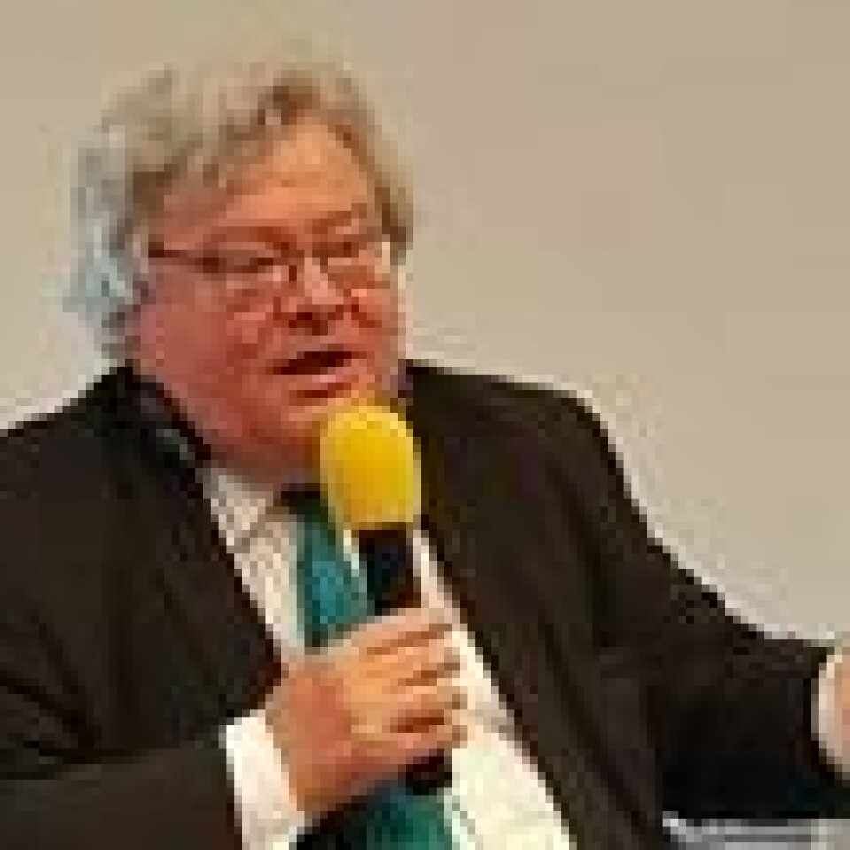 GIR GASS: Den grønne EU-parlamentarikeren Reinhard Bütikofer mener gass til erstatning for kull i kraftverkene, er en bro til fornybarsamfunnet. GIR GASS: Den grønne EU-parlamentarikeren Reinhard Bütikofer mener gass til erstatning for kull i kraftverkene, er en bro til fornybarsamfunnet. Foto: Thomas Vermes / ABC Nyheter