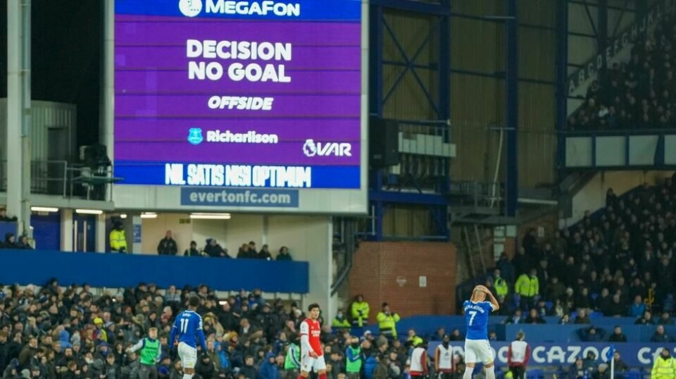 Et semiautomatisk offsidesystem skulle ha blitt innført i Premier League i høst, men nå kan det hende det ikke skjer før i 2025. Foto: Jon Super / AP / NTB
