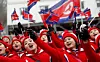 Cheerleaderene fra Nord-Korea underholder på tribunen i i Yongpyong Alpine Centre under vinter-OL i Pyeongchang. Foto: Cornelius Poppe / NTB scanpix