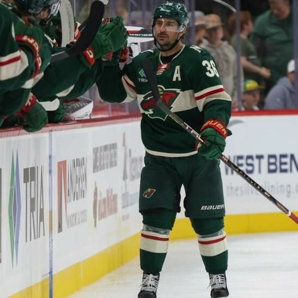 Mats Zuccarello scoret i andre periode under fredagens treningskamp i NHL mellom Minnesota Wild og Winnipeg Jets. Han fikk også en assist i første periode. Foto: Bailey Hillesheim / AP / NTB