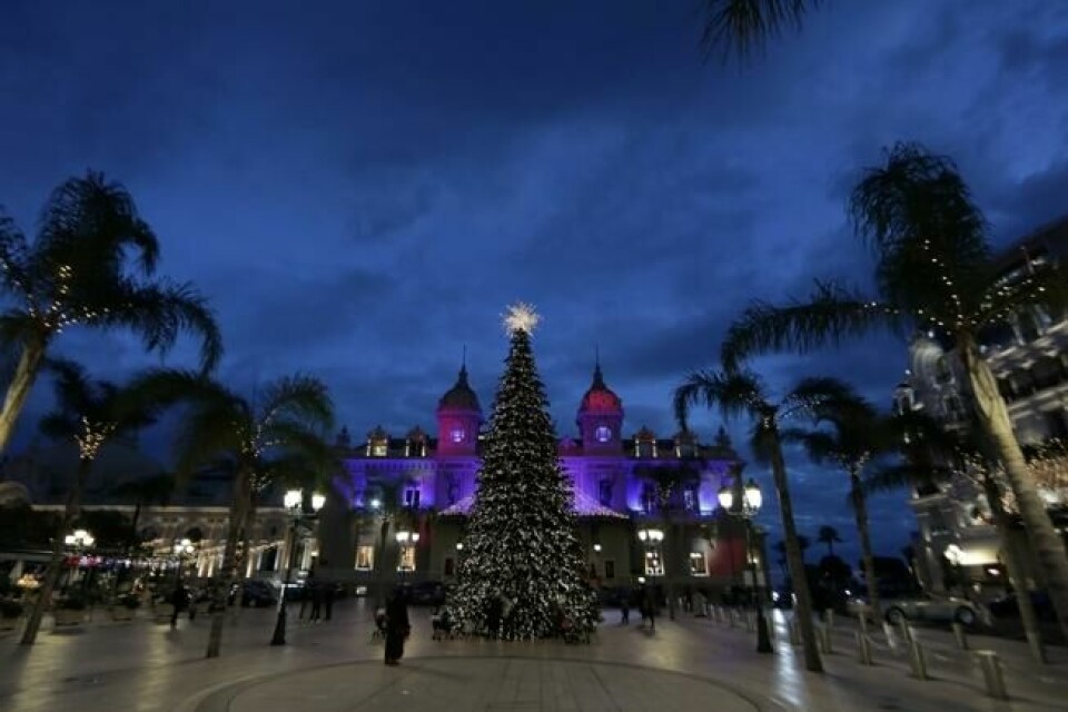 Casinoplassen i Monte Carlo er pyntet for jul. Foto: Eric Gaillard, Reuters/NTB Casinoplassen i Monte Carlo er pyntet for jul. Foto: Eric Gaillard, Reuters/NTB