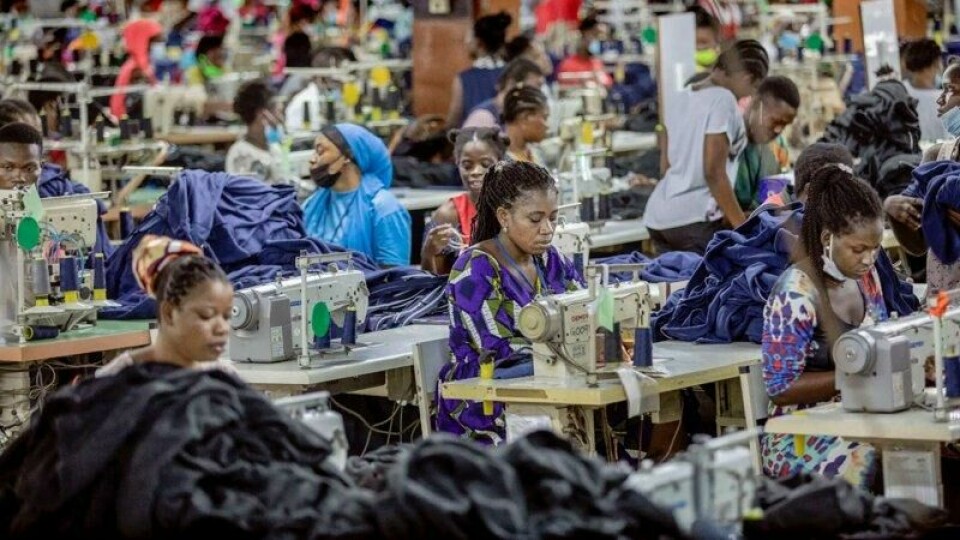 USAs nye tollsatser vil ramme afrikansk næringsliv hardt. Ghana, som gjennom en årrekke har hatt null-toll til USA gjennom handelsavtalen African Growth and Opportunity Act (AGOA), får nå 10 prosent toll, ifølge Donald Trump. Det kan påvirke landets klesindustri.