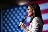 Tidligere guvernør i South Carolina, Nikki Haley, lover å fortsette kampen mot Donald Trump om å bli republikanernes presidentkandidat. Foto: Sean Rayford / AP / NTB