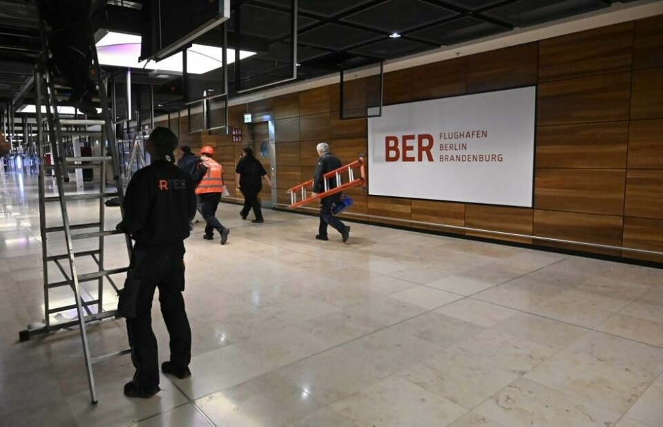 14 år etter at arbeidet påbegynte jobbes det fortsatt med å gjøre Brandenberg lufthavn klar for å ta imot passasjerer. 14 år etter at arbeidet påbegynte jobbes det fortsatt med å gjøre Brandenberg lufthavn klar for å ta imot passasjerer. Foto: Tobias Schwarz / AFP