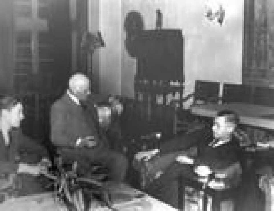 Knut Hamsun og hans sønn Tore på besøk hos rikskommissær Josef Terboven på Skaugum i 1941. Knut Hamsun og hans sønn Tore på besøk hos rikskommissær Josef Terboven på Skaugum i 1941. Foto: NTB / NTB