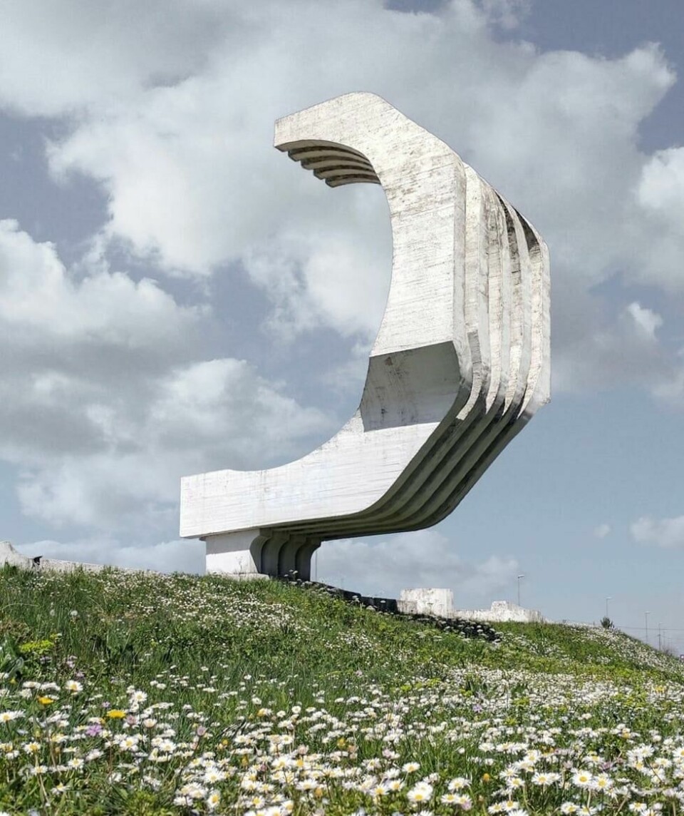 Monument til de falne krigerne i Golubovci, 1974. Av Slobodan Boba Slovinić og Vukota Tupa Vukotić. Foto: Foto: Donald Niebyl/Spomenik Monument Database. Monument til de falne krigerne i Golubovci, 1974. Av Slobodan Boba Slovinić og Vukota Tupa Vukotić. Foto: Foto: Donald Niebyl/Spomenik Monument Database.