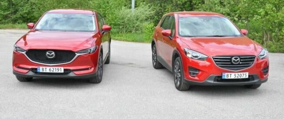 Joda, det har vitterlig skjedd ting og tang på designfronten. Og da særlig nettopp i fronten på nye CX-5. Den nye er altså bilen til venstre. Joda, det har vitterlig skjedd ting og tang på designfronten. Og da særlig nettopp i fronten på nye CX-5. Den nye er altså bilen til venstre.