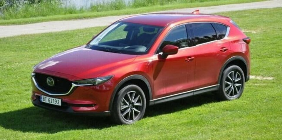 CX-5 føyer seg pent inn i rekken av stilige og sporty biler fra Mazda. CX-5 føyer seg pent inn i rekken av stilige og sporty biler fra Mazda.