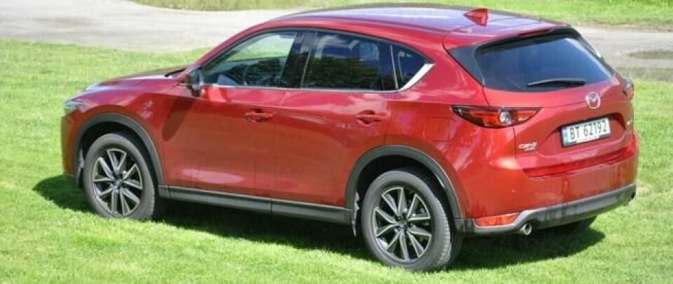 Motoren i testbilen er ikke like sporty som designet. Og oppleves litt masete når den presses. Motoren i testbilen er ikke like sporty som designet. Og oppleves litt masete når den presses.