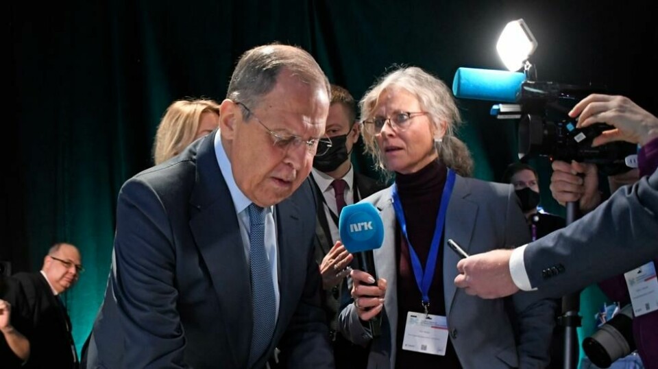Gro Holm sammen med Russlands utenriksminister Sergej Lavrov da sistnevnte var i Tromsø i 2021.