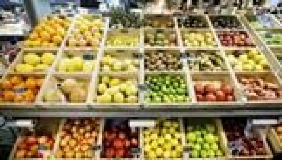 Varer som ikke har strekkoder, som frukt og grønt, kan være en feilkilde dersom det tastes feil vare og kilopris. (Foto: Gorm Kallestad, NTB Scanpix) Varer som ikke har strekkoder, som frukt og grønt, kan være en feilkilde dersom det tastes feil vare og kilopris. (Foto: Gorm Kallestad, NTB Scanpix)